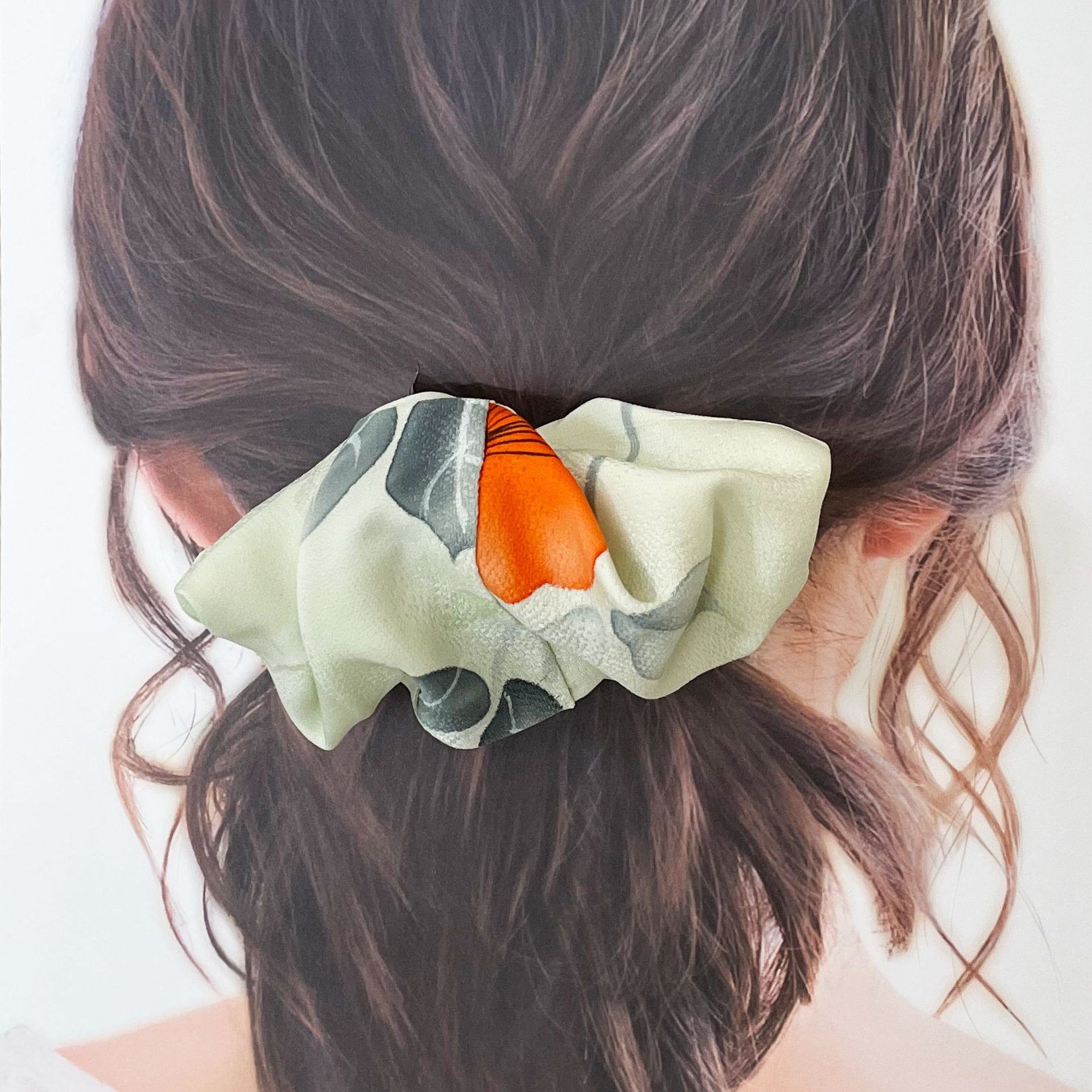 ROSE CHARM SCRUNCHIE - Image 2